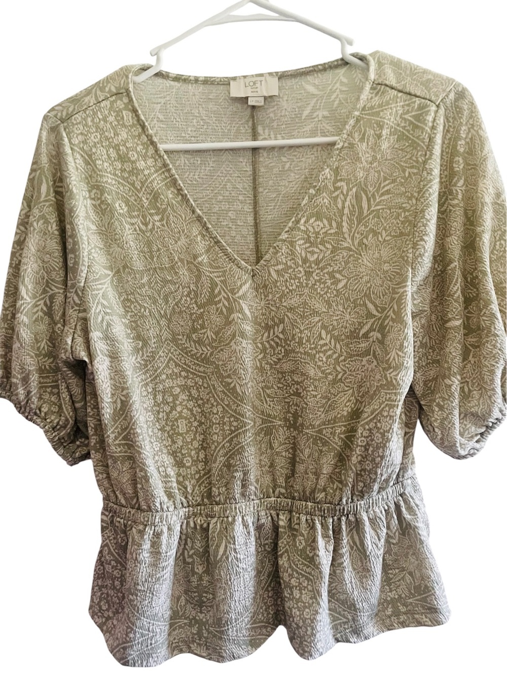 LOFT Outlet Petite Large Sage Green Boho Peplum Blouse Floral Print Sz LP - Picture 2 of 5